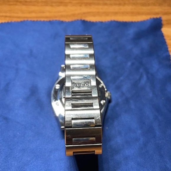 Gucci Pantheon Men's Watch - Picture 2 of 6